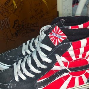 Hosoi black /white/red vans
